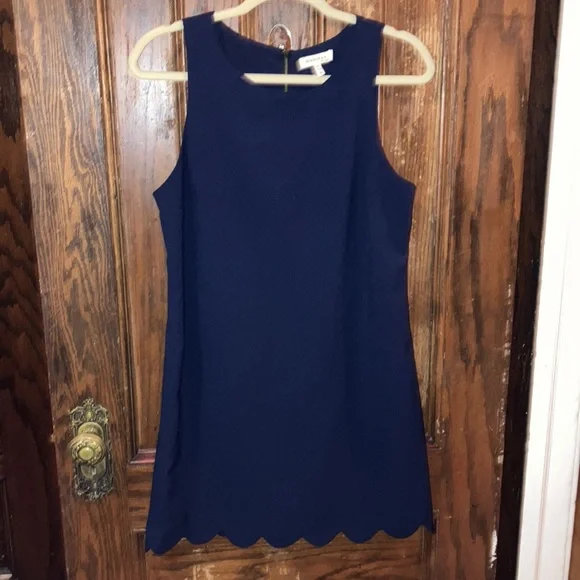 Monteau Dress with Scalloped bottom - Picture 5 of 7